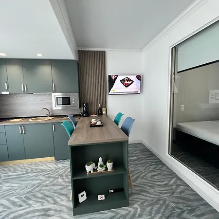 Apartment Moft By White Titanic *